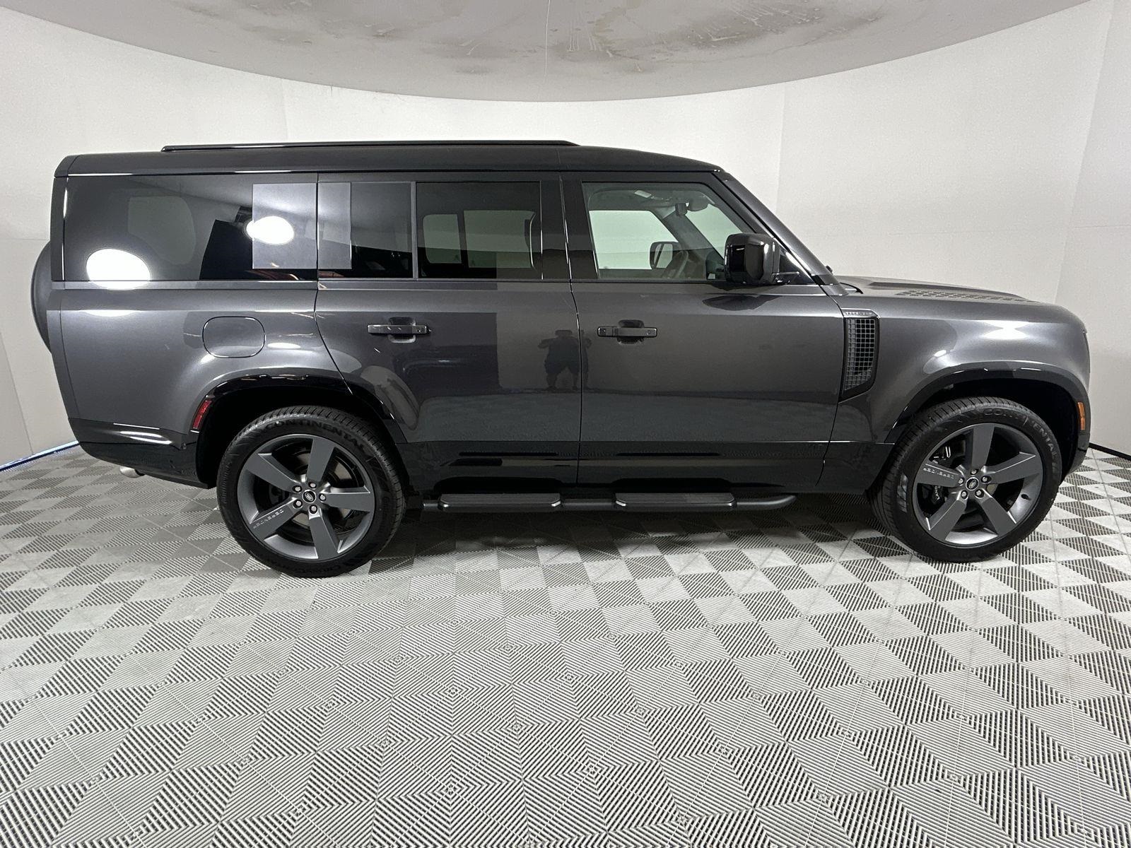 2025 Land Rover Defender 130 V8 photo 6