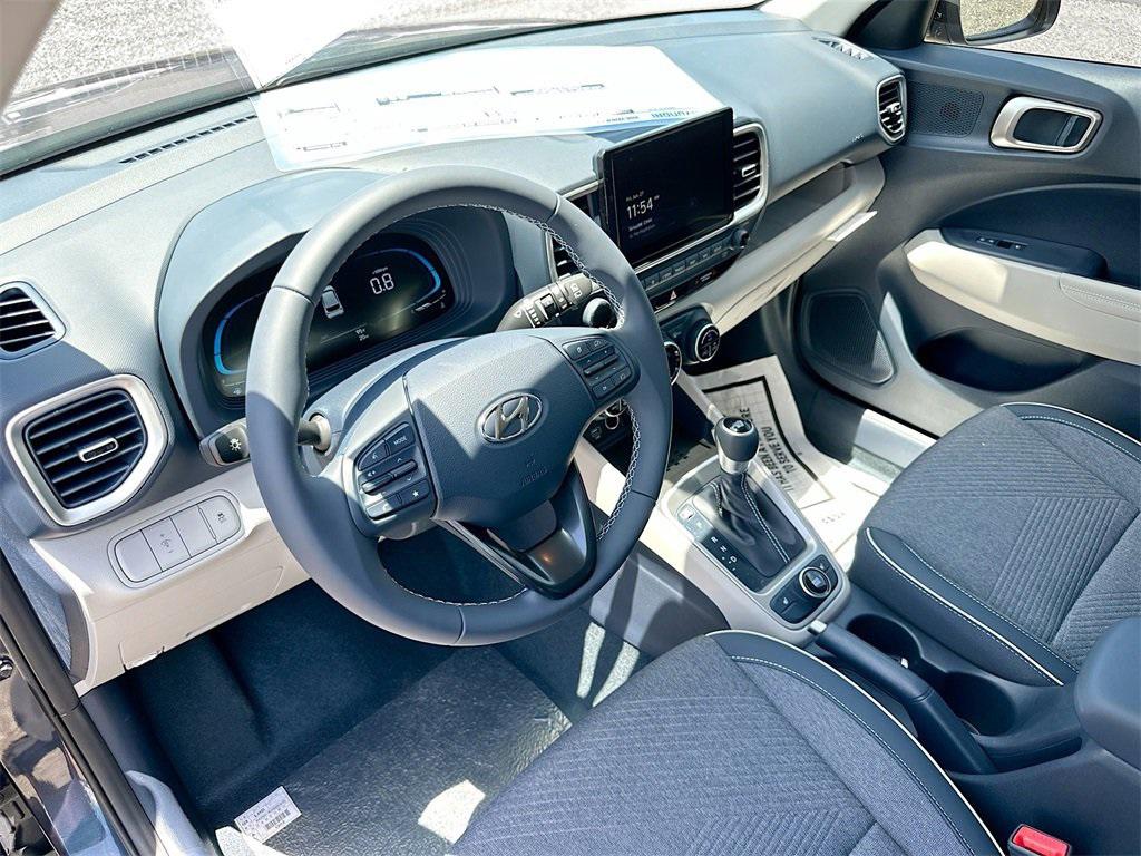 2025 Hyundai Venue Limited photo 4