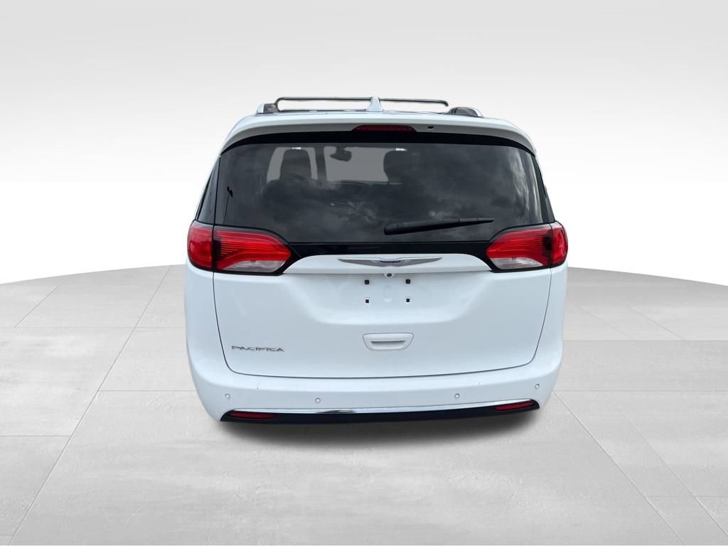 2019 Chrysler Pacifica Touring L photo 3
