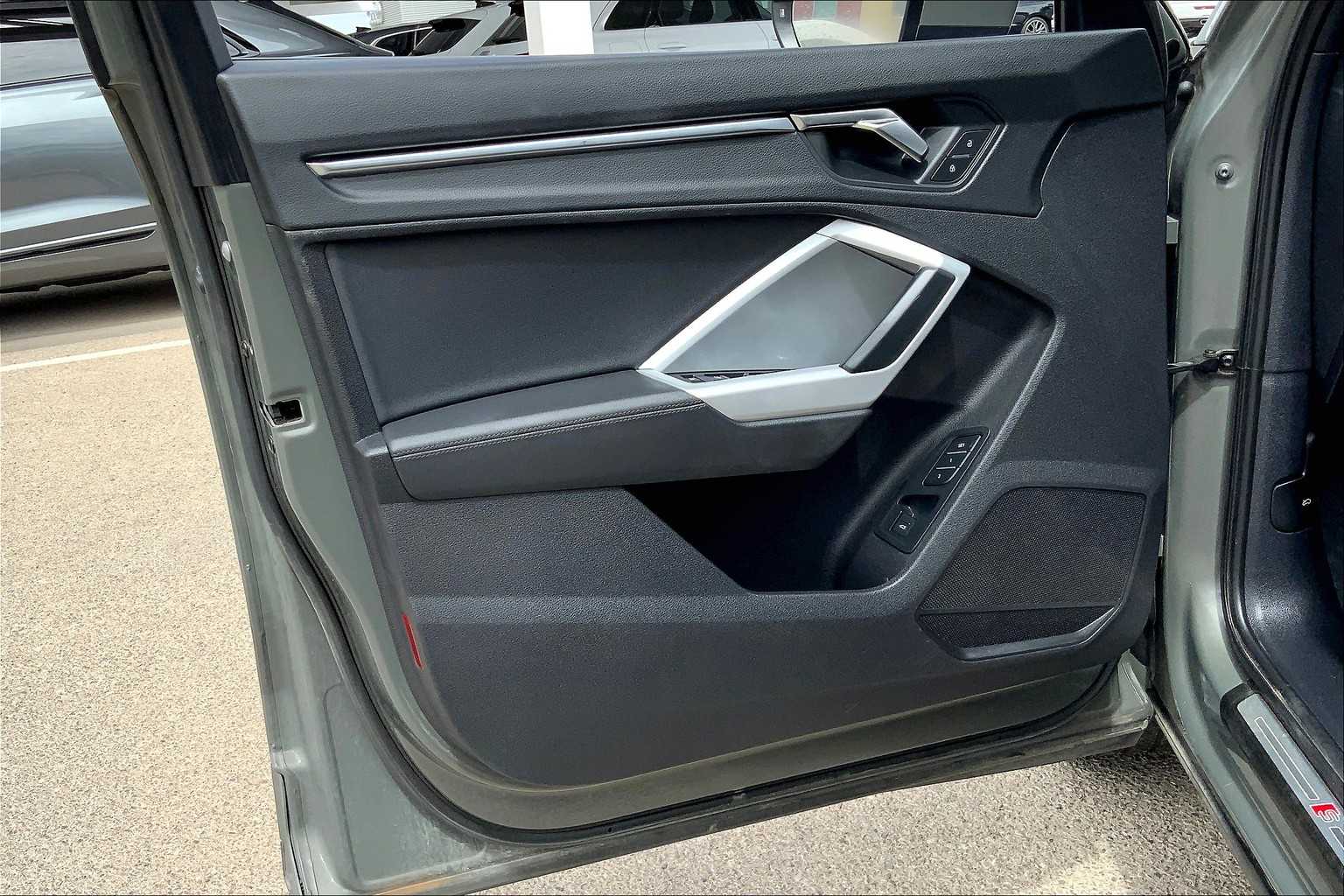 2022 Audi Q3 S line Premium Plus 45 TFSI photo 19