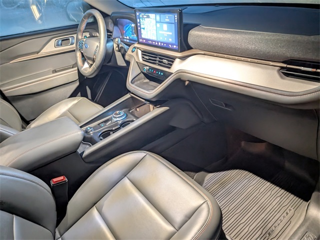 2025 Ford Explorer photo 12