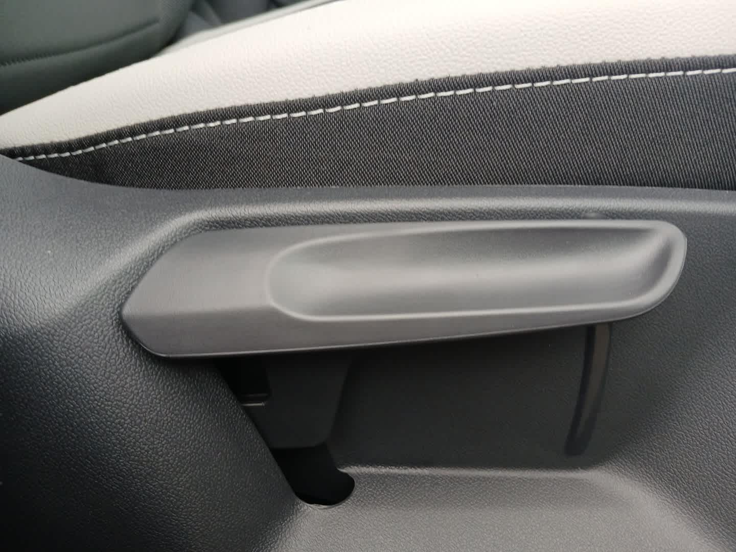 2025 Volkswagen Taos SE photo 33