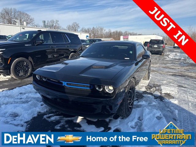 2016 Dodge Challenger SXT's photo