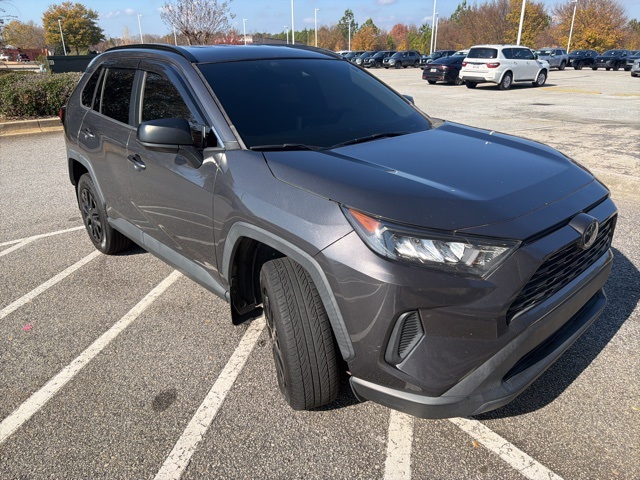 2019 Toyota RAV4 LE's photo