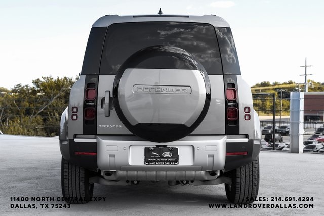 2025 Land Rover Defender 110 S photo 7