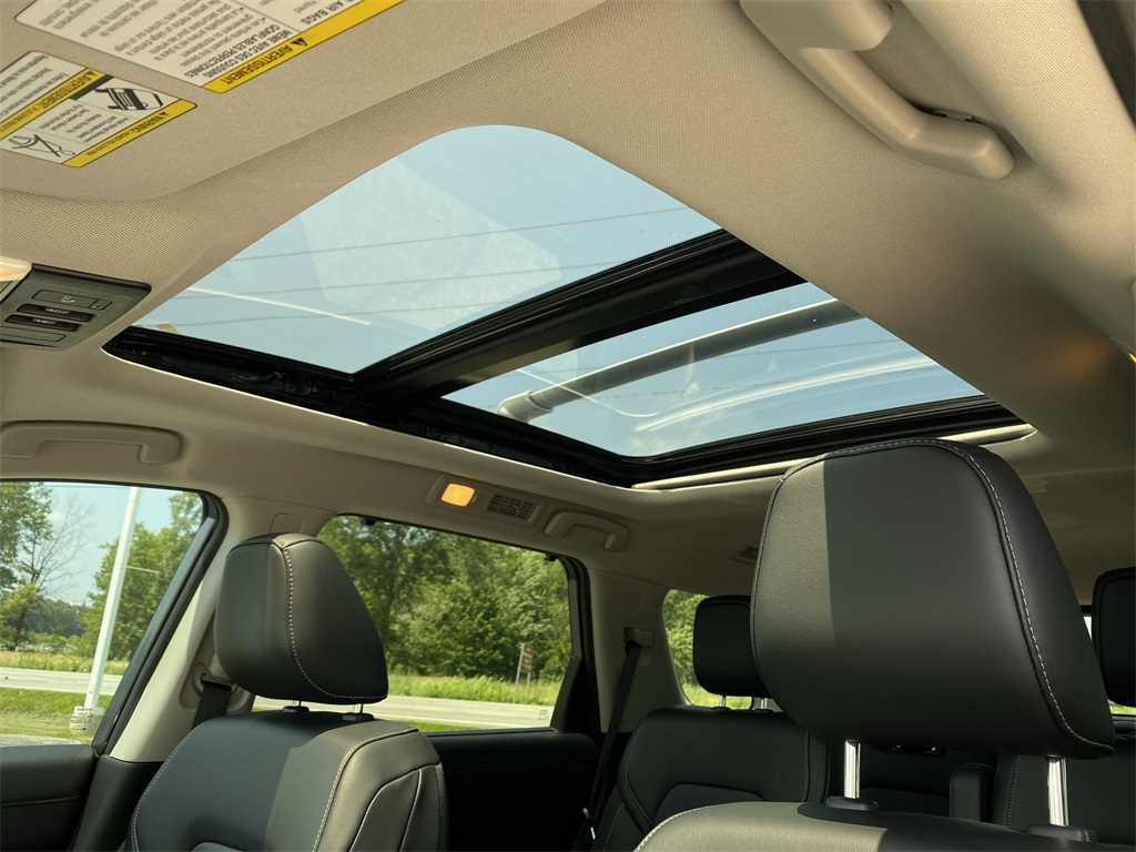 2023 Nissan Pathfinder SL photo 16