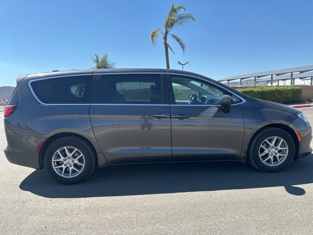 2022 Chrysler Voyager LX photo 8