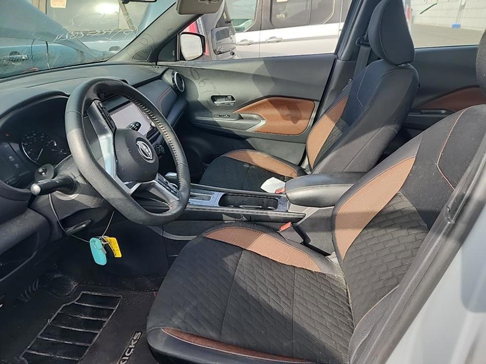 2024 Nissan Kicks SR photo 2