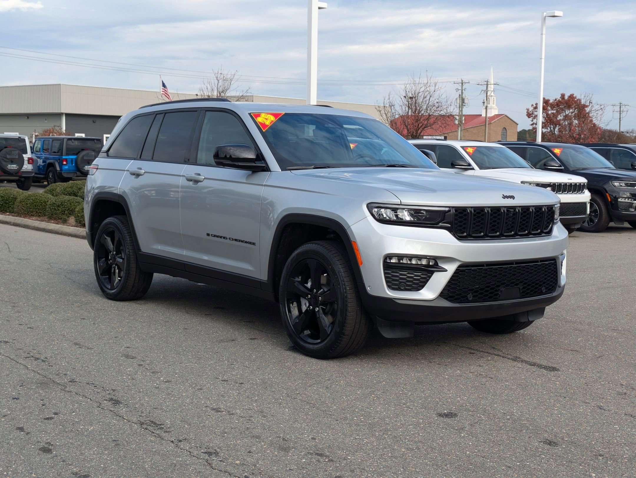2025 Jeep Grand Cherokee Limited photo 3