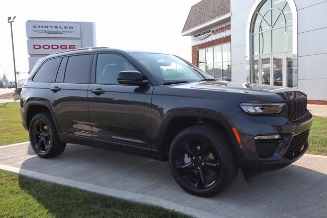 2025 Jeep Grand Cherokee Limited photo 3