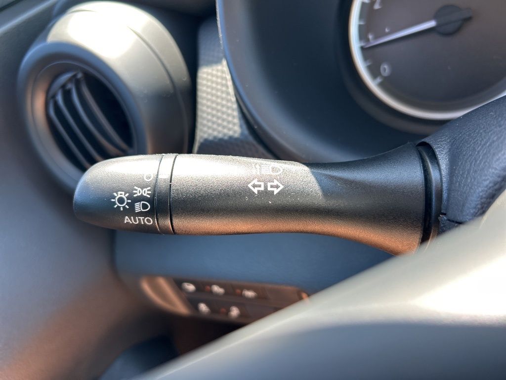 2025 Nissan Kicks Play S photo 18