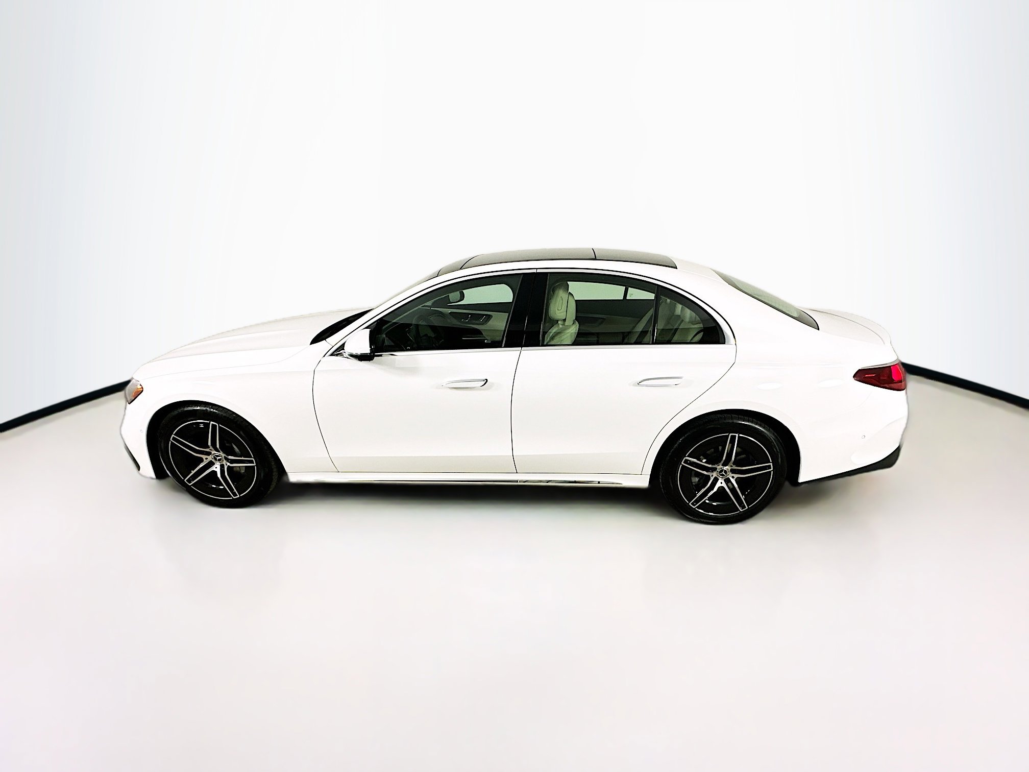 2025 Mercedes Benz E 350 4MATIC Sedan photo 4