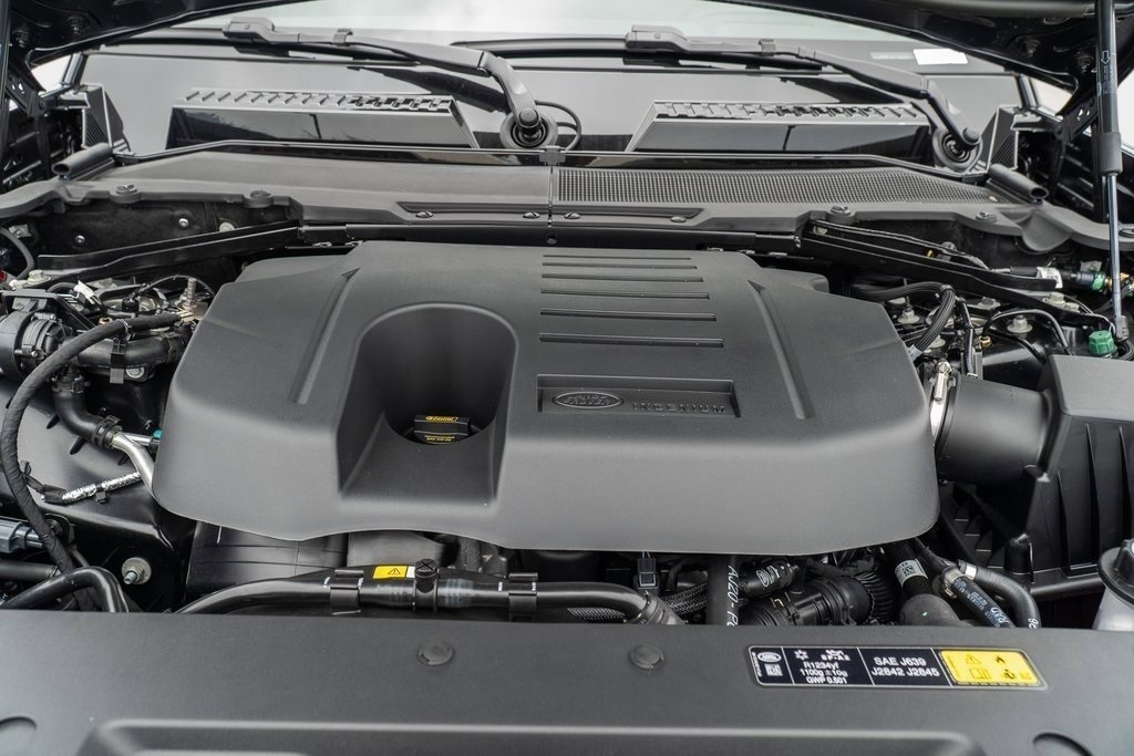 2025 Land Rover Defender 130 X-Dynamic SE photo 24
