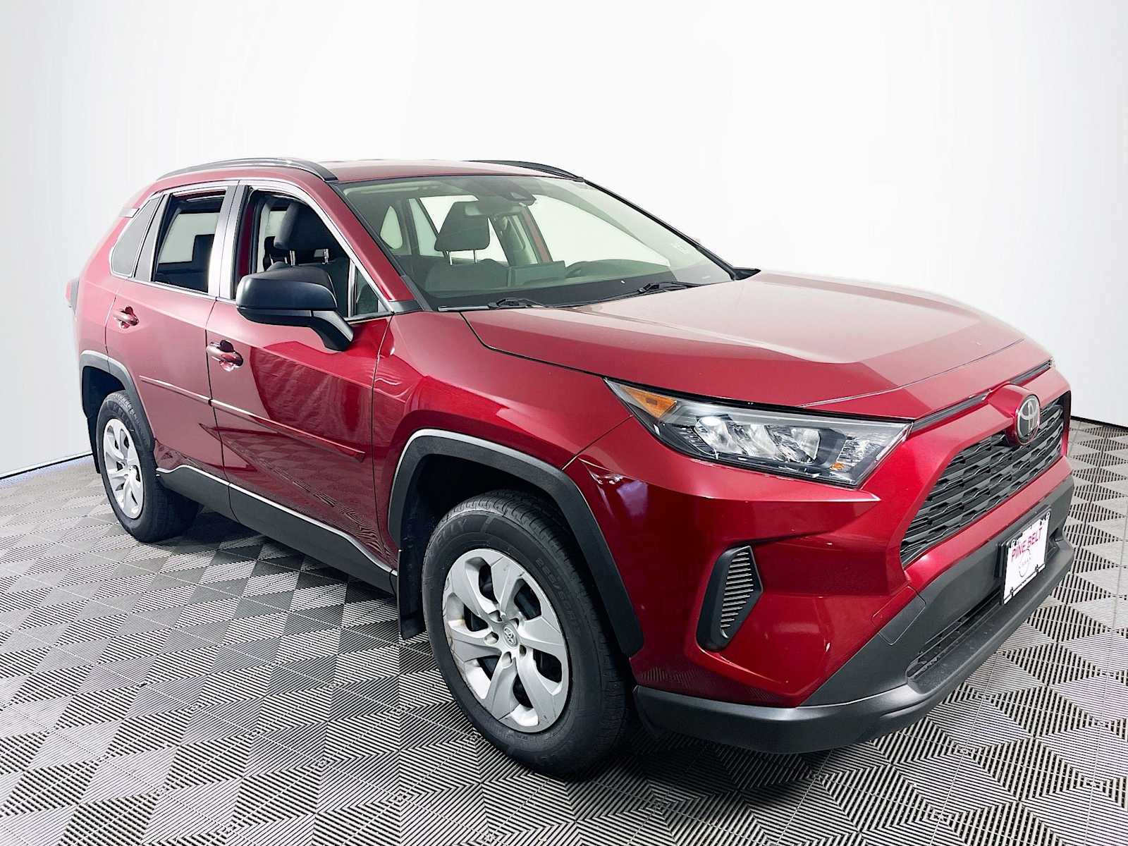 2021 Toyota RAV4 LE photo 3