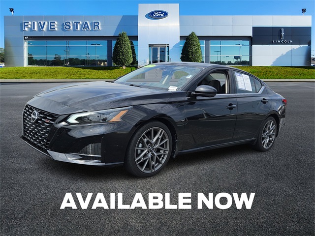 2023 Nissan Altima SR photo 3