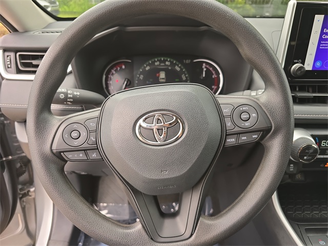 2024 Toyota RAV4 XLE photo 17