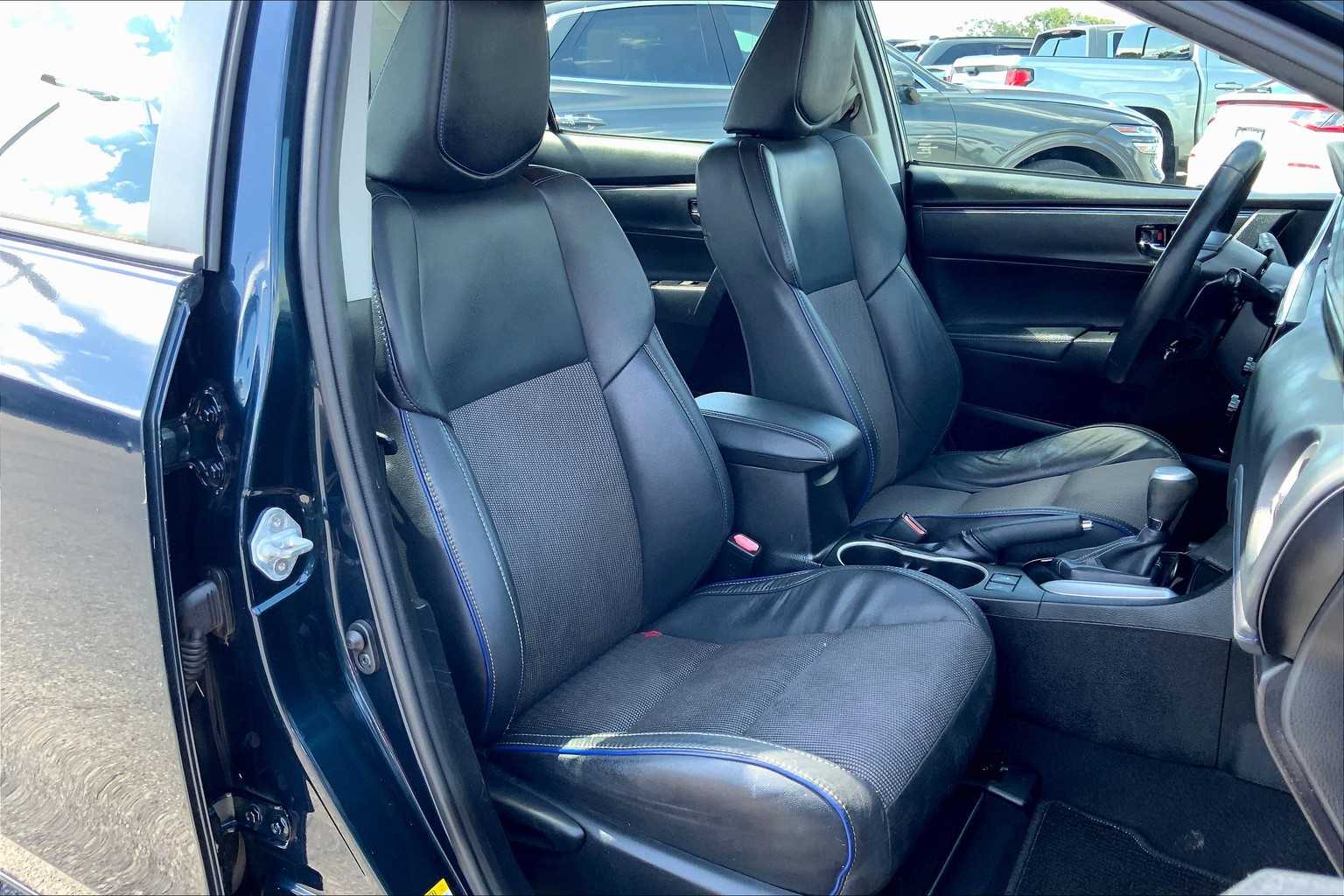 2017 Toyota Corolla SE photo 8