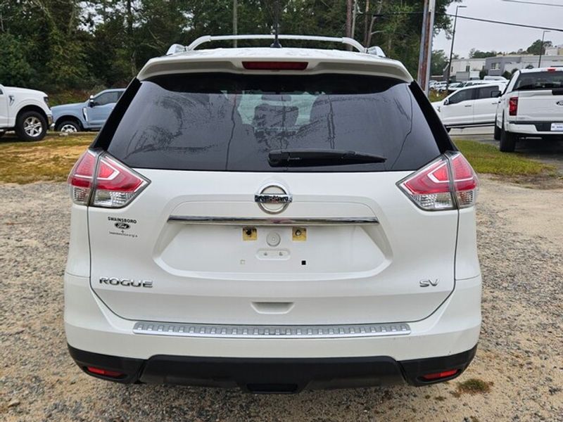 2016 Nissan Rogue SV photo 9
