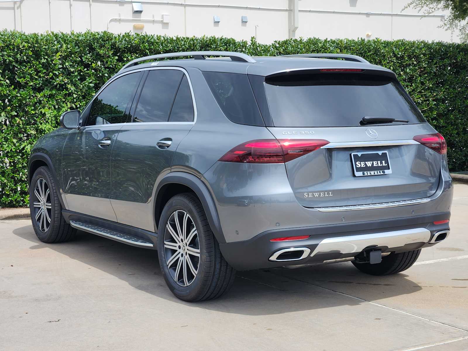 2025 Mercedes Benz GLE 350 4MATIC photo 3