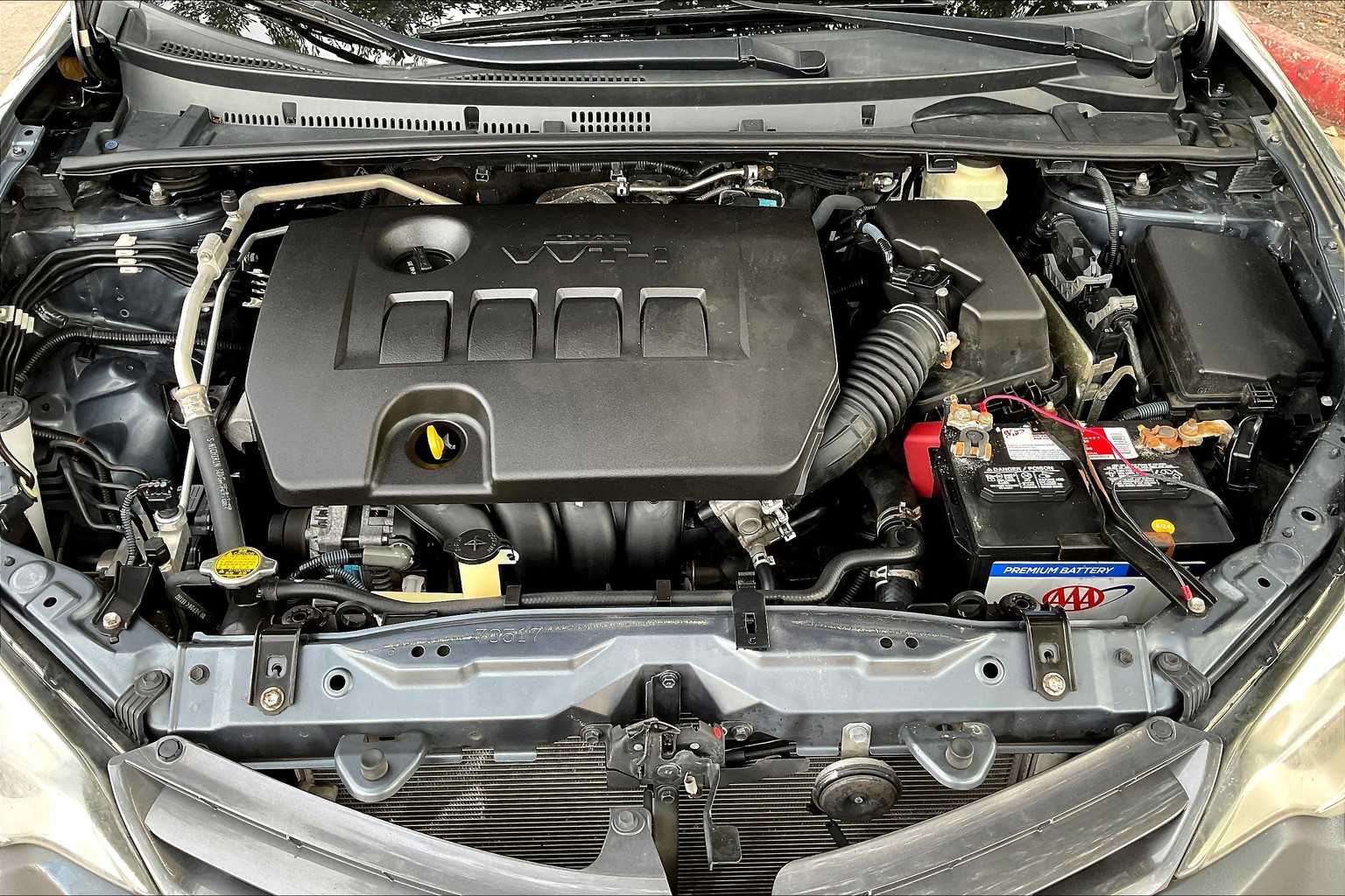 2016 Toyota Corolla LE photo 26