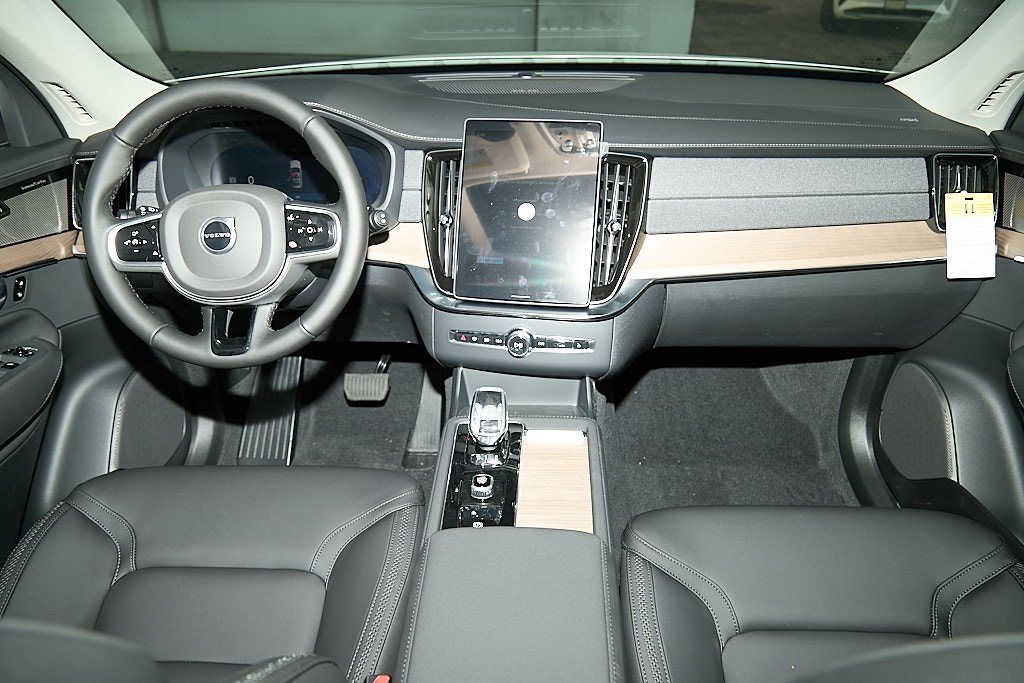 2026 VOLVO XC90 - Image 23