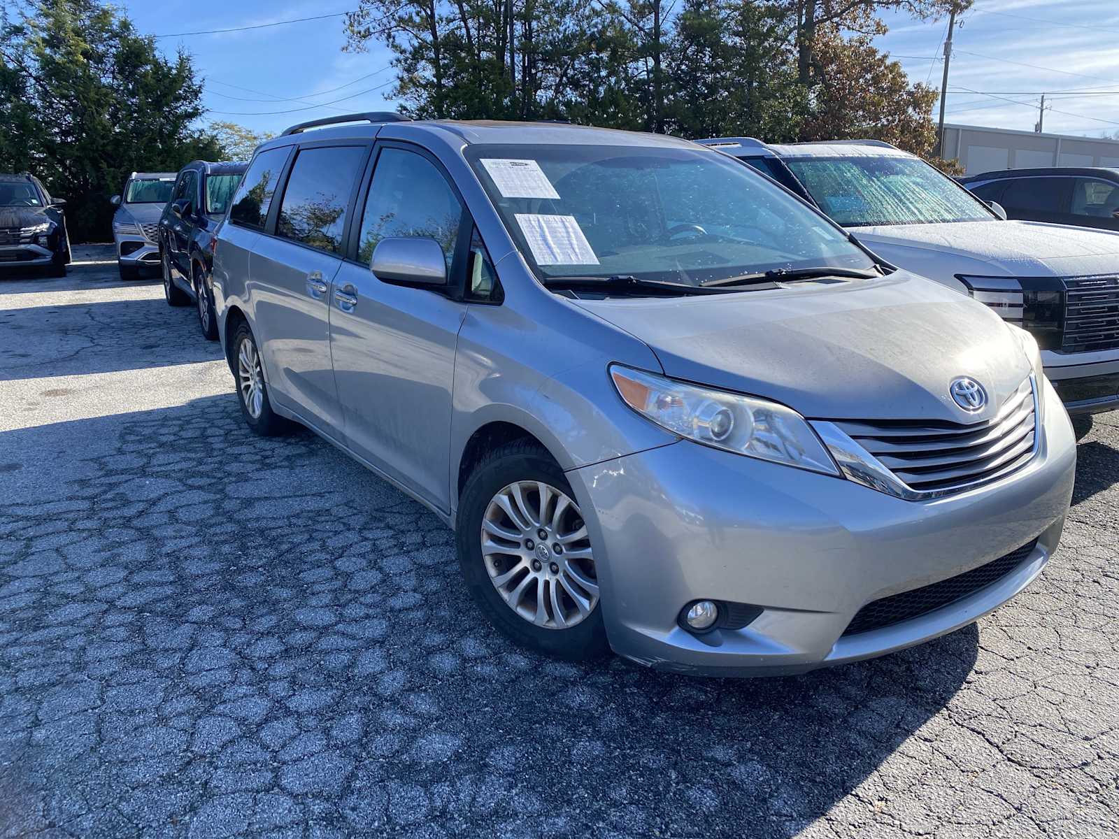 2015 Toyota Sienna XLE Premium's photo