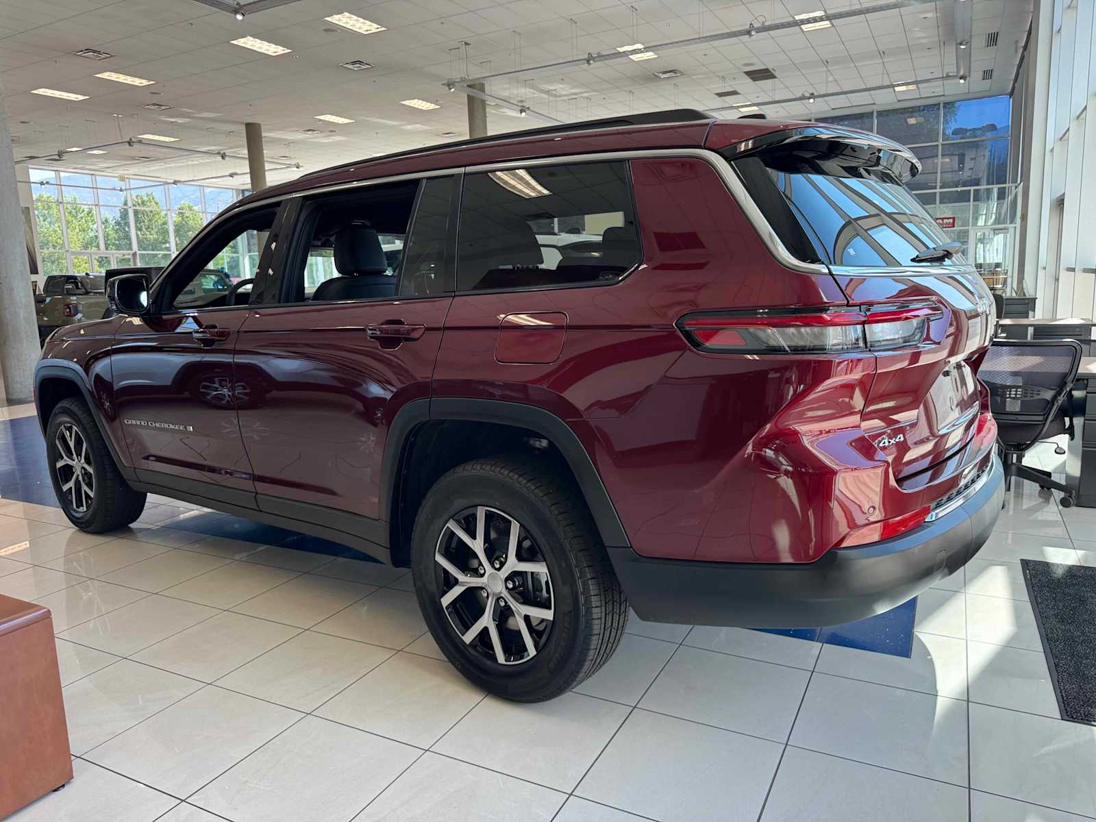 2025 Jeep Grand Cherokee Limited photo 2