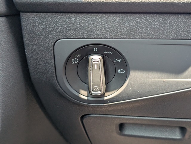 2020 Volkswagen Tiguan SEL photo 26