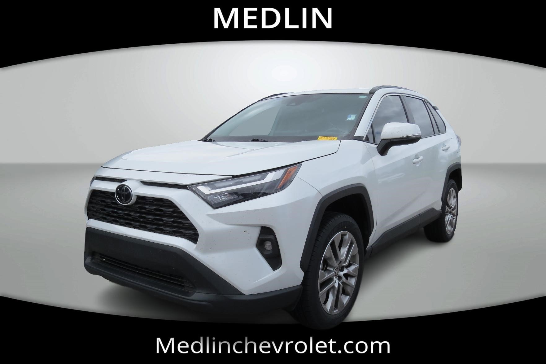 2023 Toyota RAV4 XLE Premium photo 3