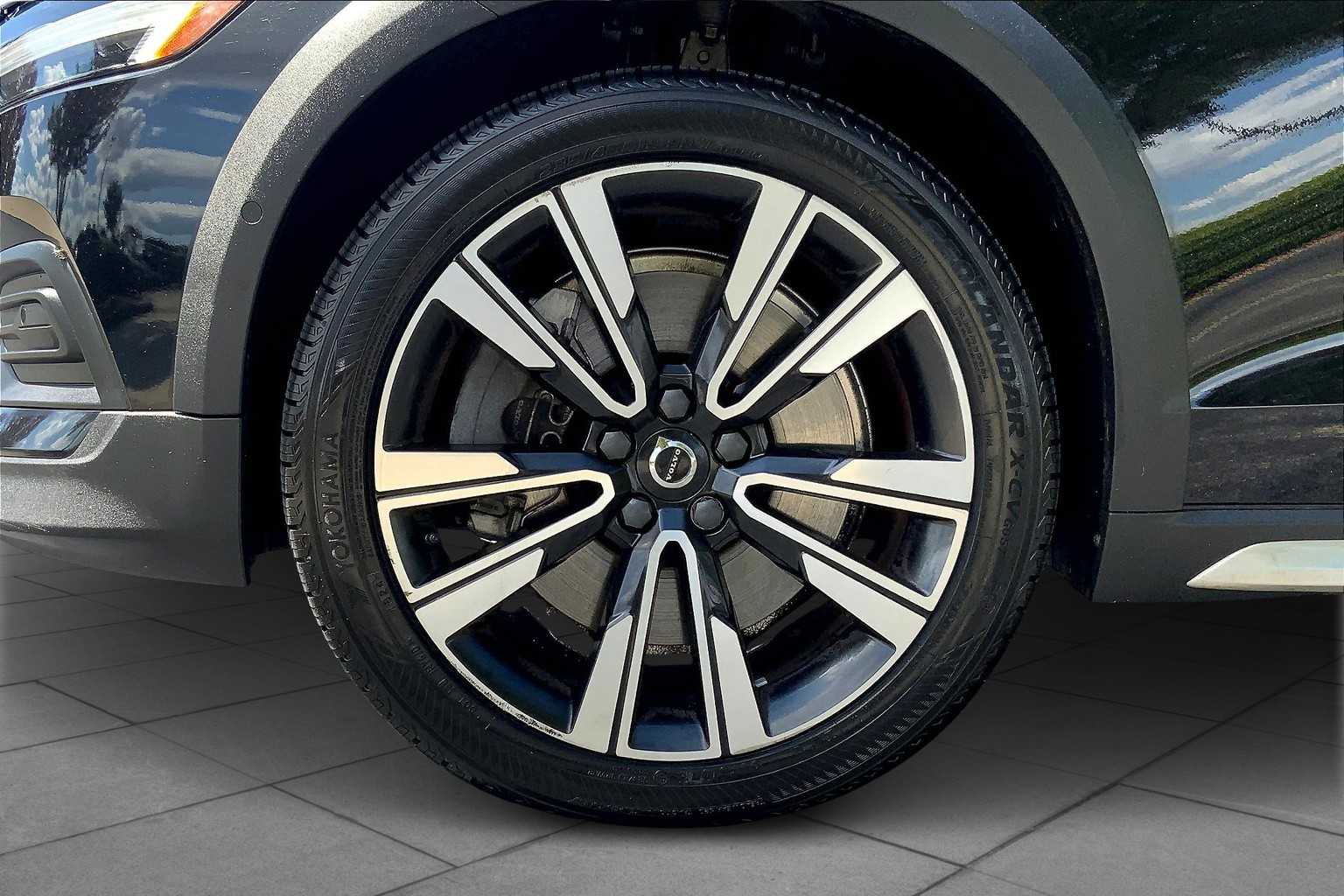 2020 Volvo V60 Cross Country photo 4