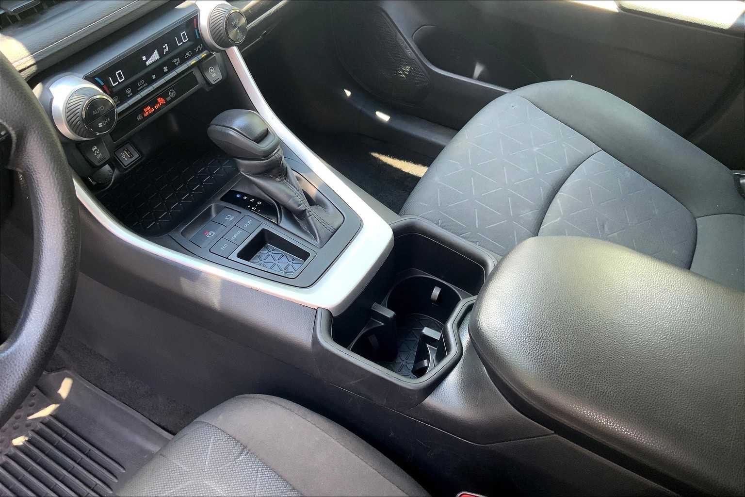 2023 Toyota RAV4 XLE photo 15
