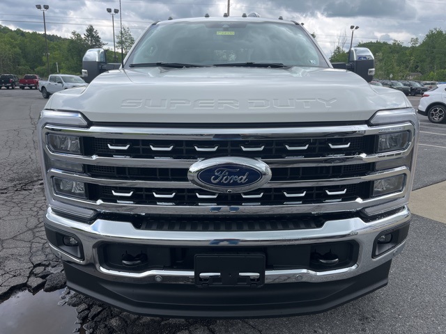 2025 Ford F-250 Lariat photo 2