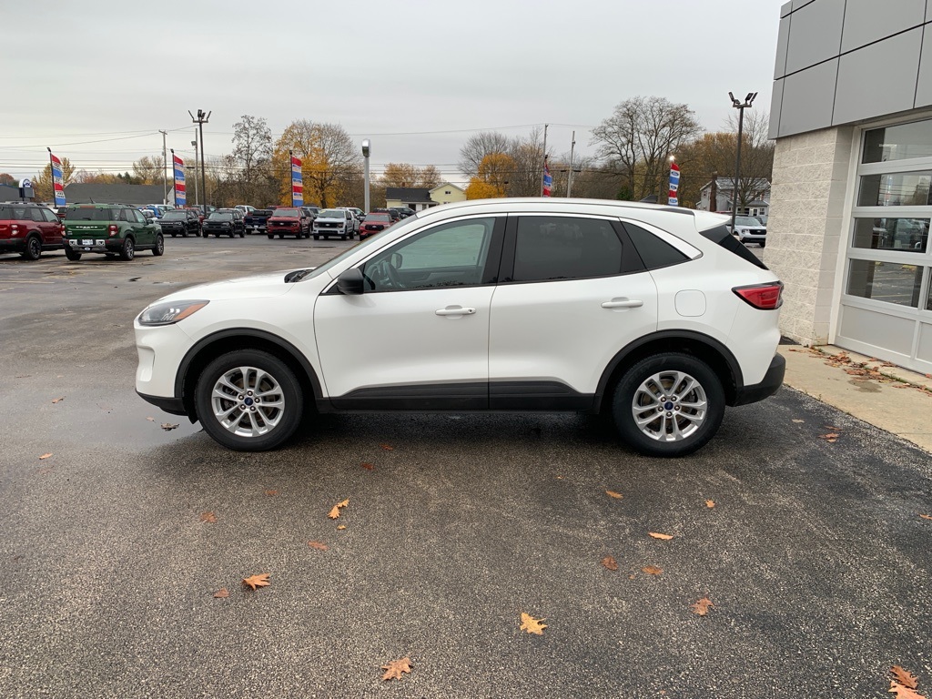 2022 Ford Escape SE photo 2