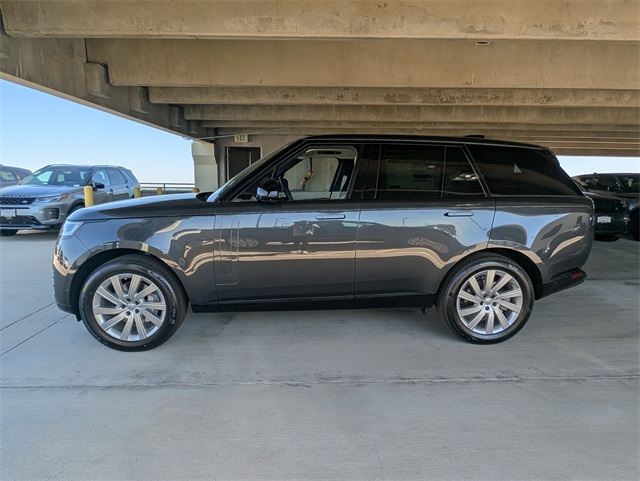 2025 Land Rover Range Rover SE photo 3