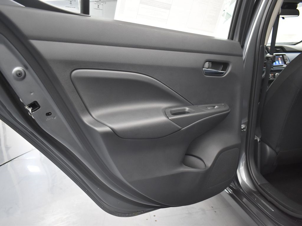 2025 Nissan Versa 1.6 SV photo 16