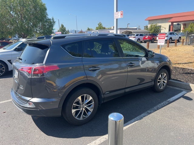 2018 Toyota RAV4 Hybrid XLE photo 5