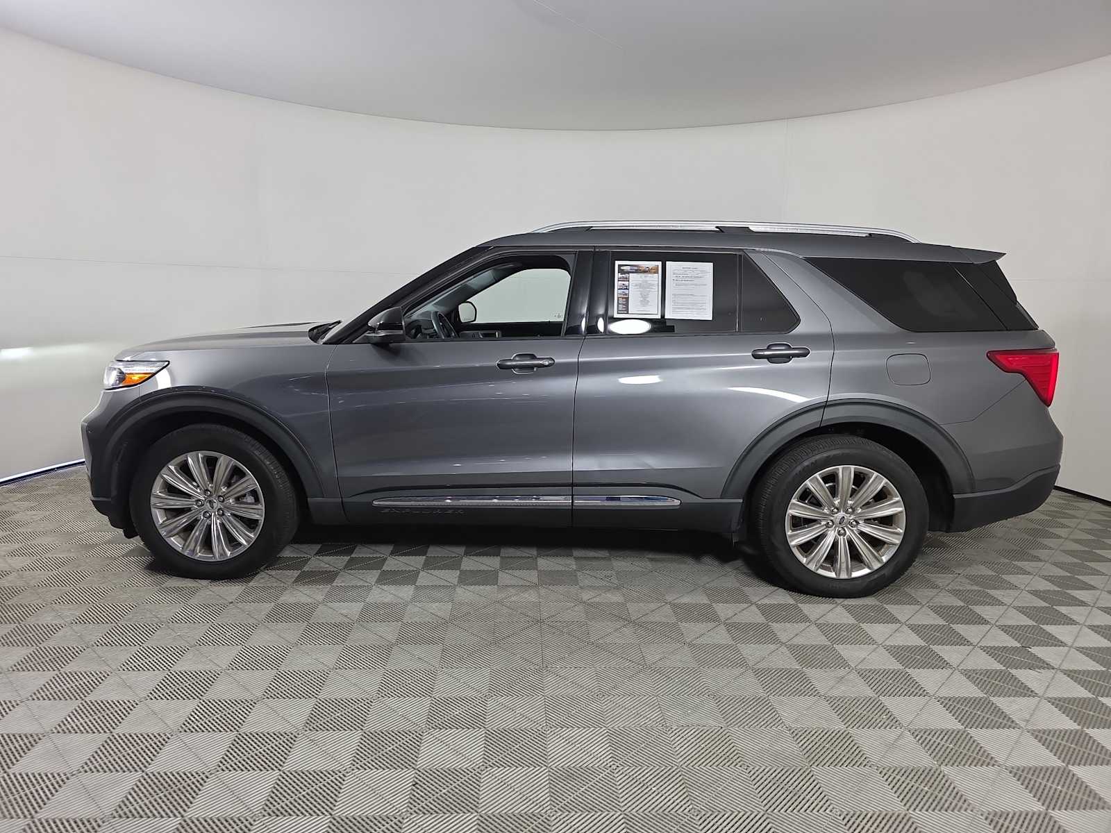 2022 Ford Explorer Limited photo 2