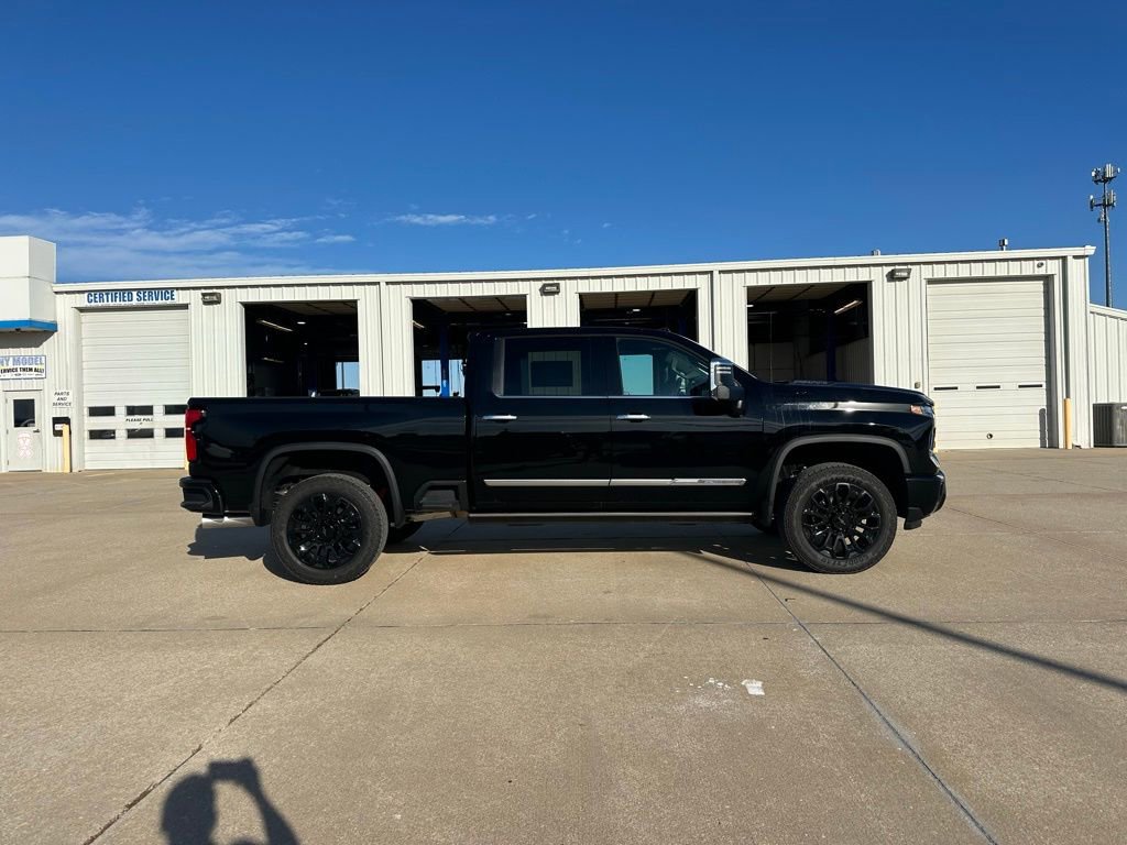 2026 Chevrolet Silverado 2500HD High Country photo 2