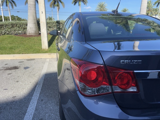 2013 Chevrolet Cruze LS photo 3