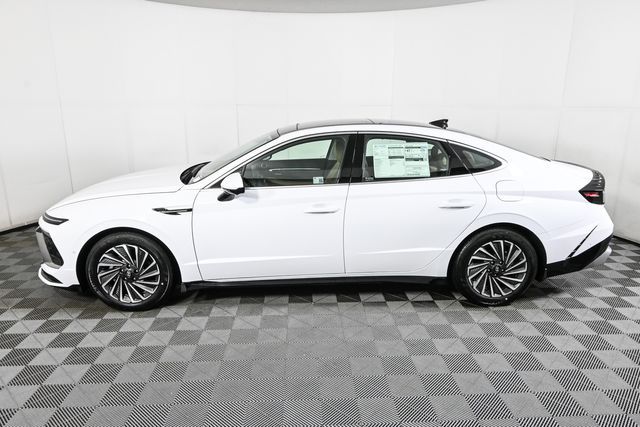 2025 Hyundai Sonata Hybrid Limited photo 2