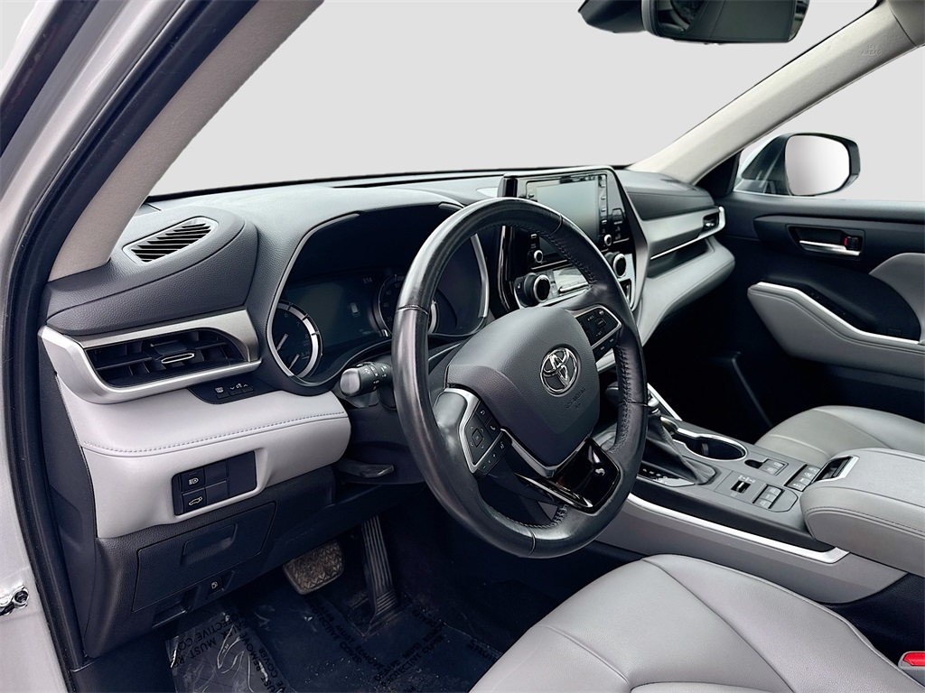 2021 Toyota Highlander XLE photo 9