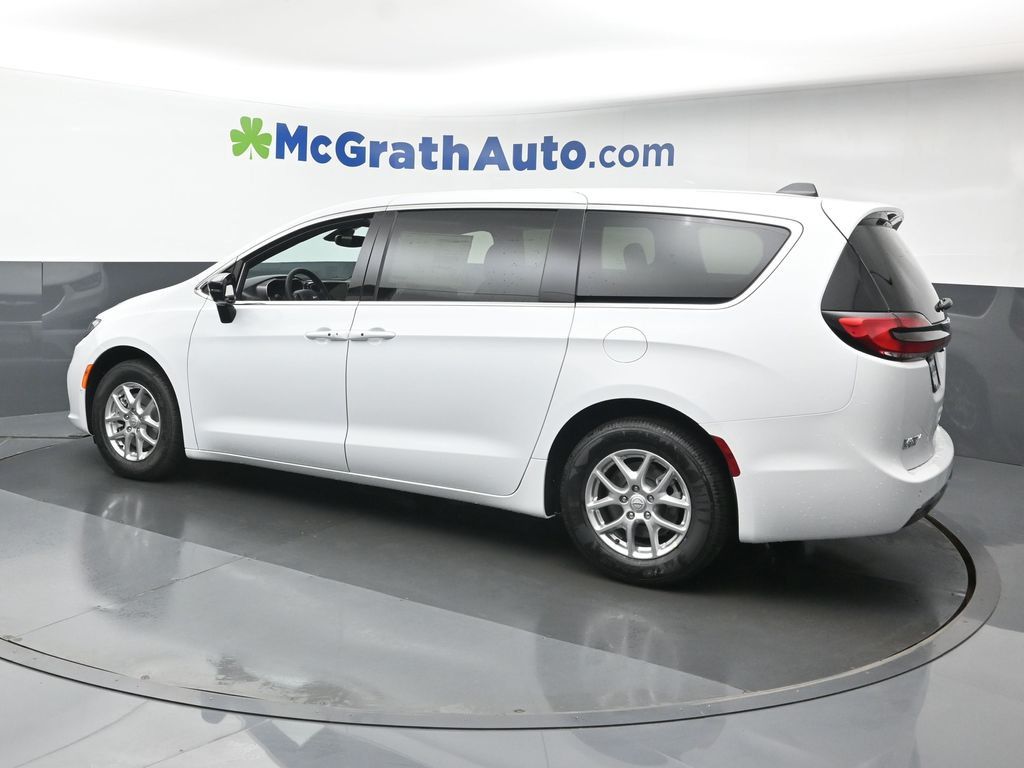 2026 Chrysler Pacifica photo 26