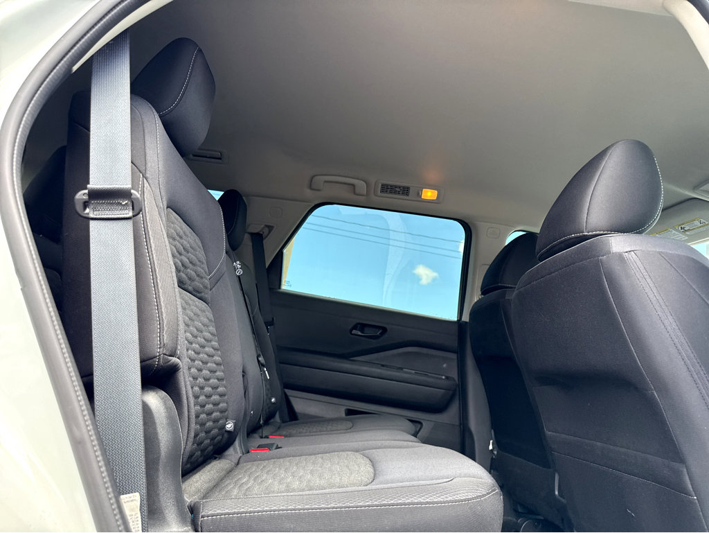2024 Nissan Pathfinder S photo 12