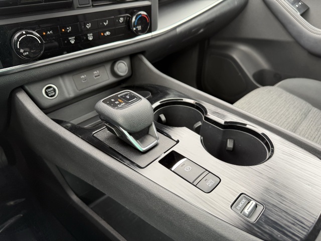 2021 Nissan Rogue S photo 23