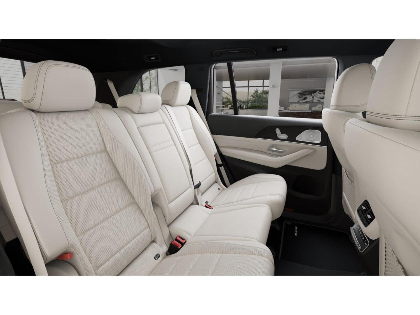2026 Mercedes Benz GLS 450 4MATIC photo 4