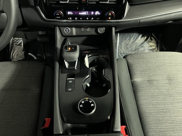 2022 Nissan Rogue SV photo 11