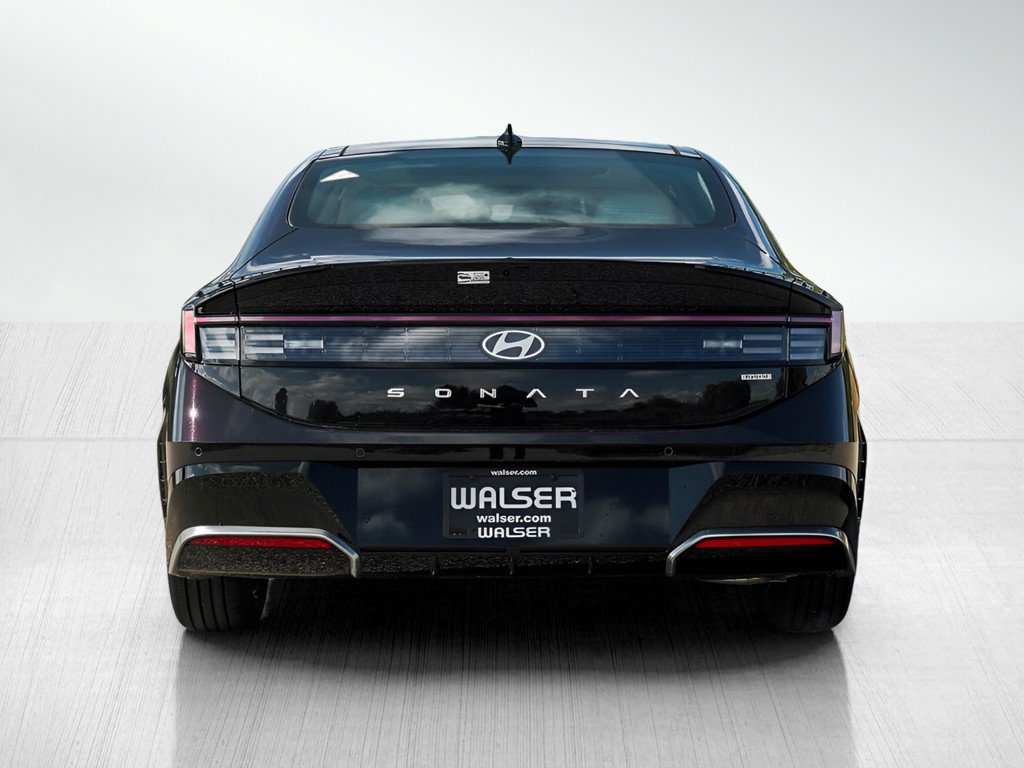 2026 Hyundai Sonata Hybrid Limited photo 4