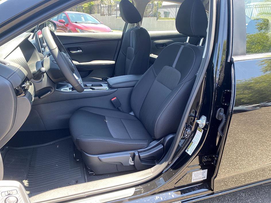 2025 Nissan Sentra SV photo 16