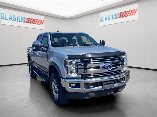 2019 Ford F-350 Super Duty Lariat's photo