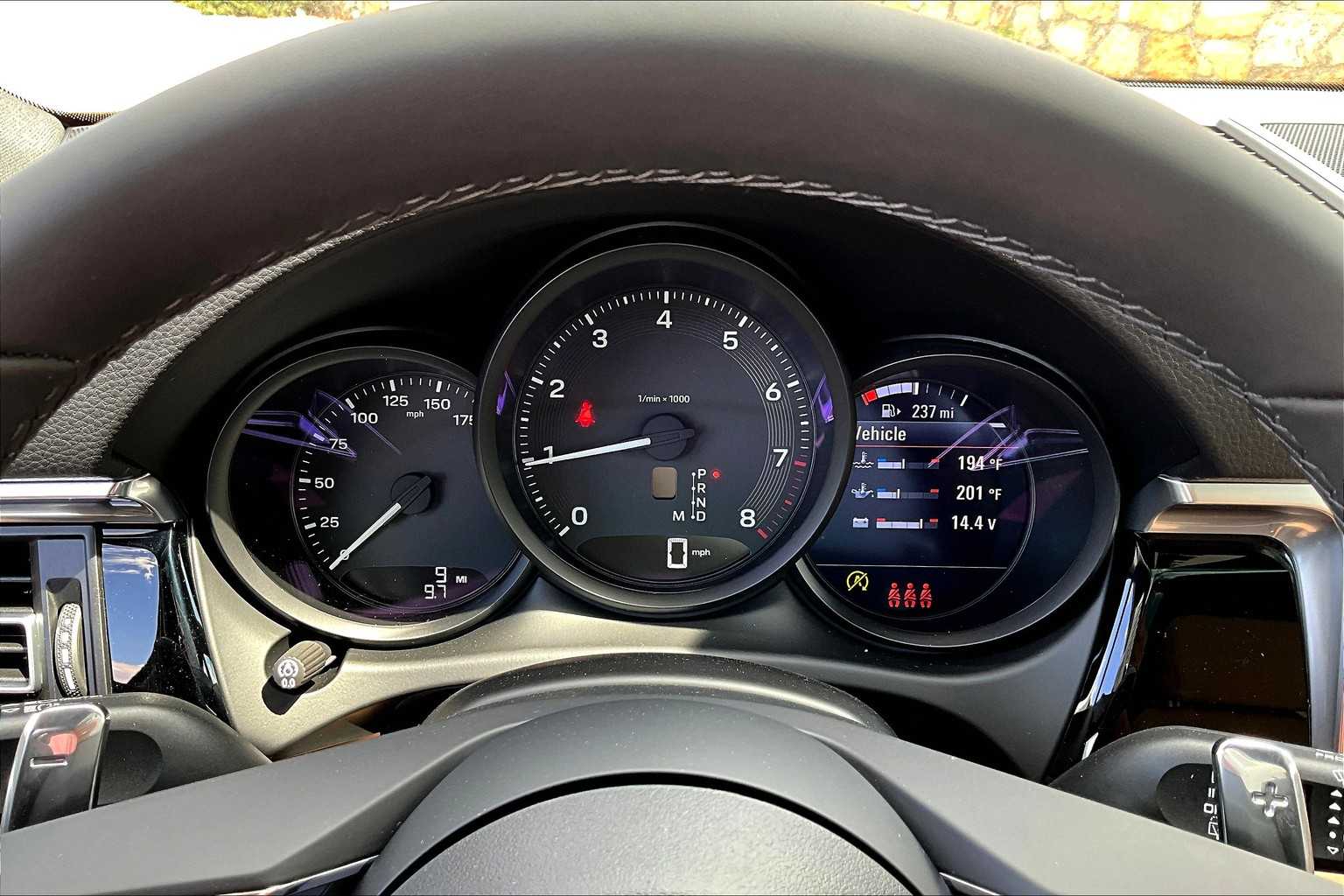 2026 Porsche Macan T photo 24